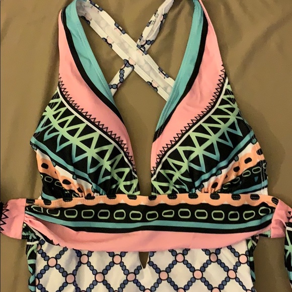 Bikinis - Picture 2 of 5